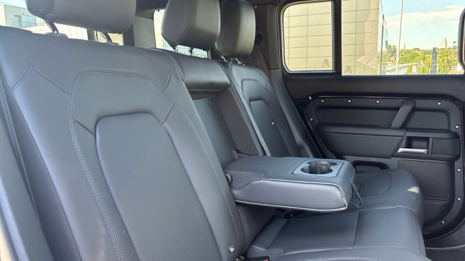 Land Rover Defender 3.0 D350 X-Dynamic HSE 110 5dr Auto Diesel Estate - Image 31
